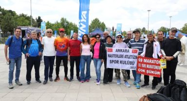 3. ULUSLARARASI KONYA YARI MARATONU İÇİN KİT DAĞITIMI YAPILIYOR
