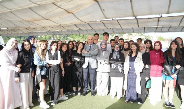 ÜMRANİYELİ GENÇLERE BOĞAZ’DA MEZUNİYET HATIRASI