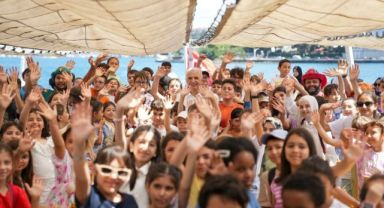 BAŞKAN YILDIRIM, YAZ OKULU ÖĞRENCİLERİYLE BOĞAZ TURU YAPTI